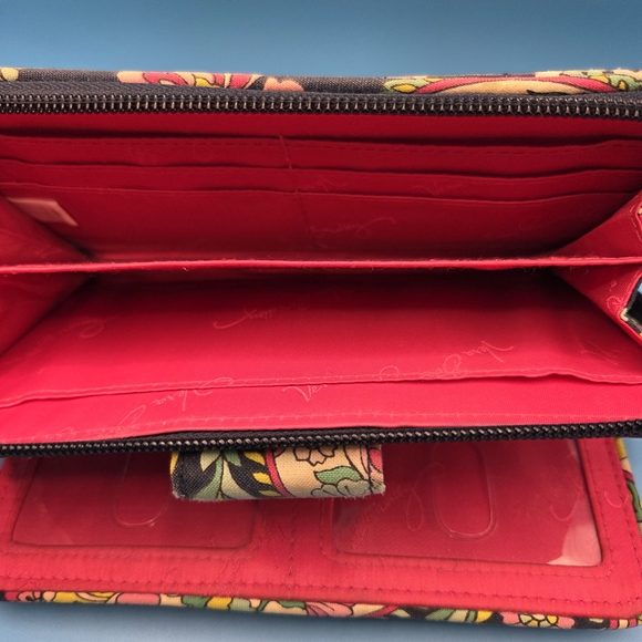 Vera Bradley Turnlock Wallet in Petal Paisley Pattern. - Picture 4 of 7